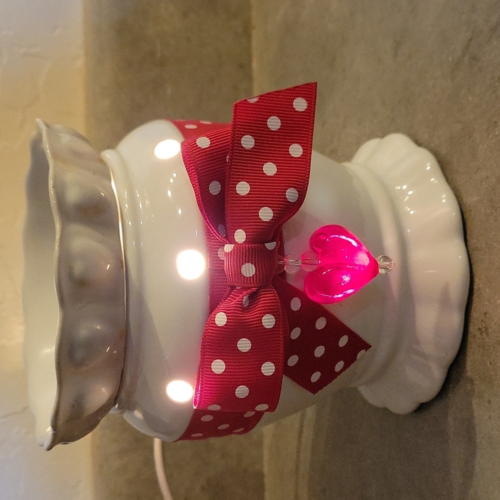 Scentsy  Valentine  warmer unable  to bundle